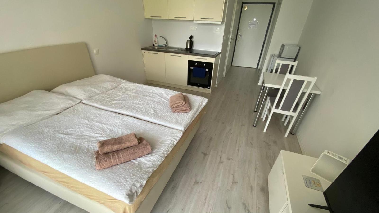 1 Room Apartment With Terrace, Slnecnice, 18B Bratislava Exterior photo